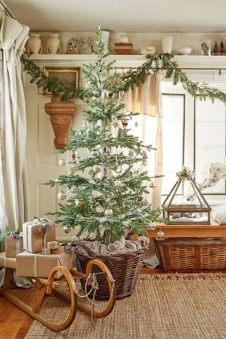 https://brocantemajolie.com/wp-content/uploads/2023/09/best-christmas-trends-2023-farmhouse-style-jpg.webp