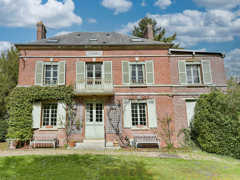 french country house exterior