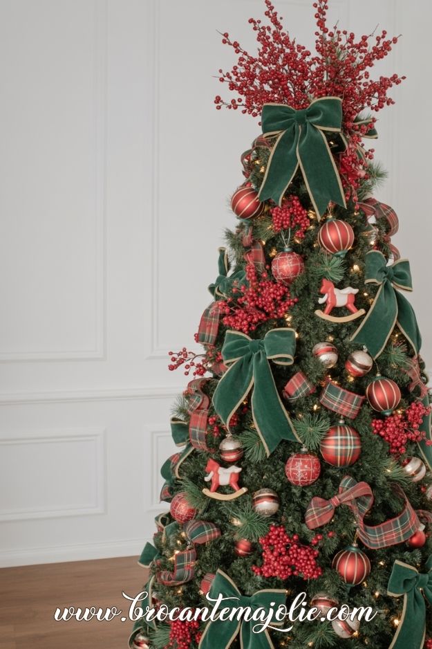 classic red and green christmas tree