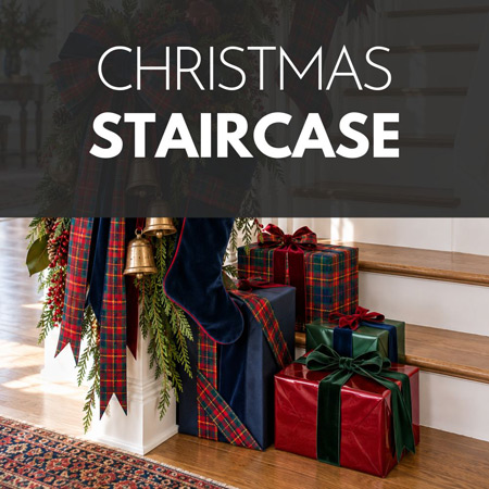 christmas-staircase-decor-vignette